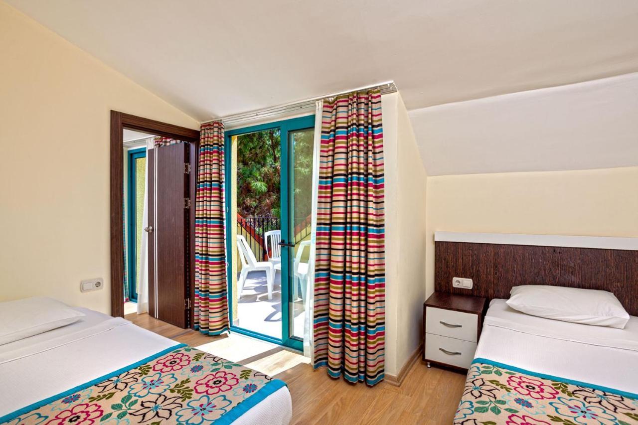 Side All Inclusive Random Rooms By Lookbookholiday Exterior photo
